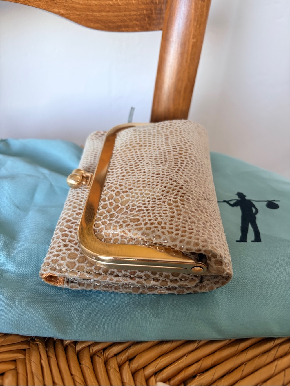 HOBO Robin Honey Snake Compact Wallet New - Picture 3 of 5